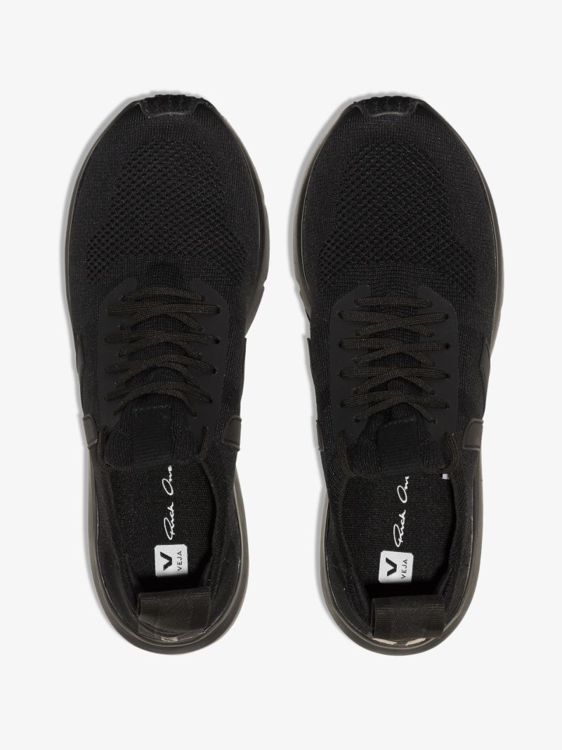 X Veja Black Runner Style 2 V-knit Sneakers