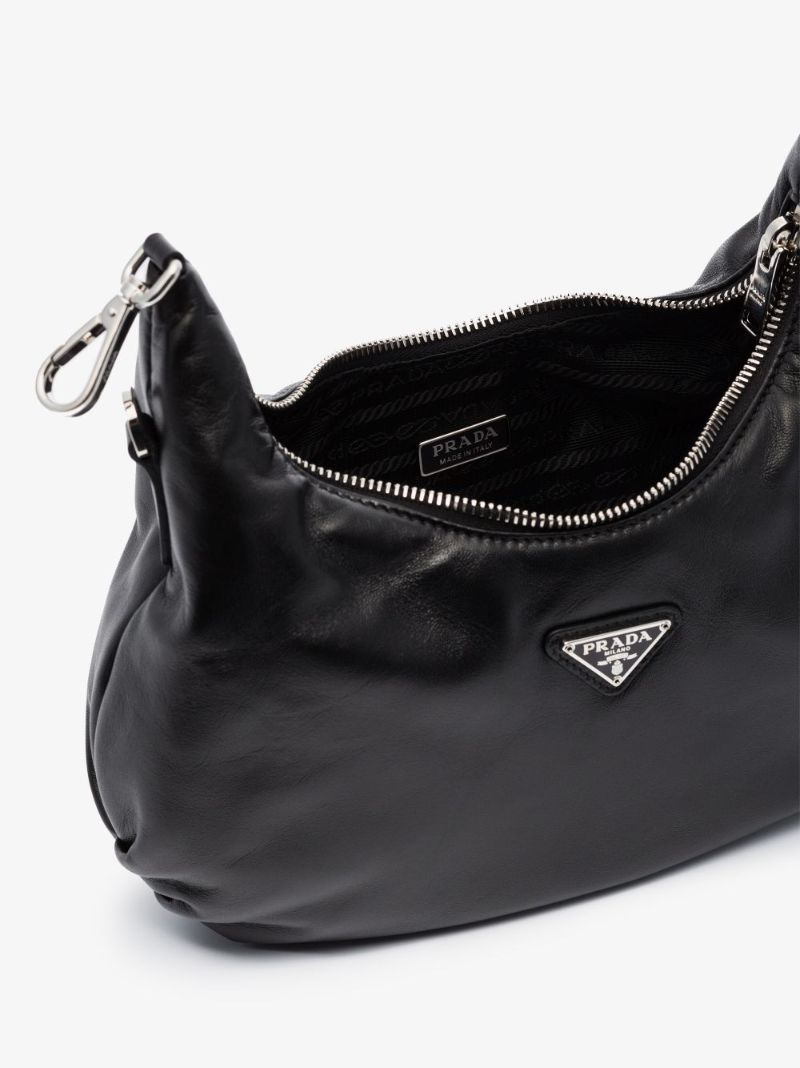 Chain-link Detail Shoulder Bag