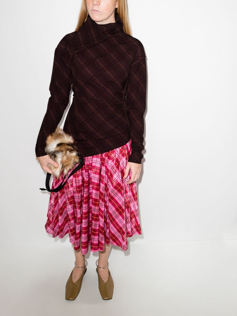 Runup Asymmetric Checked Top