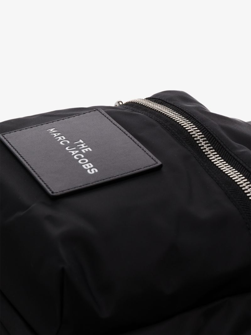 Black the Zipper Backpack