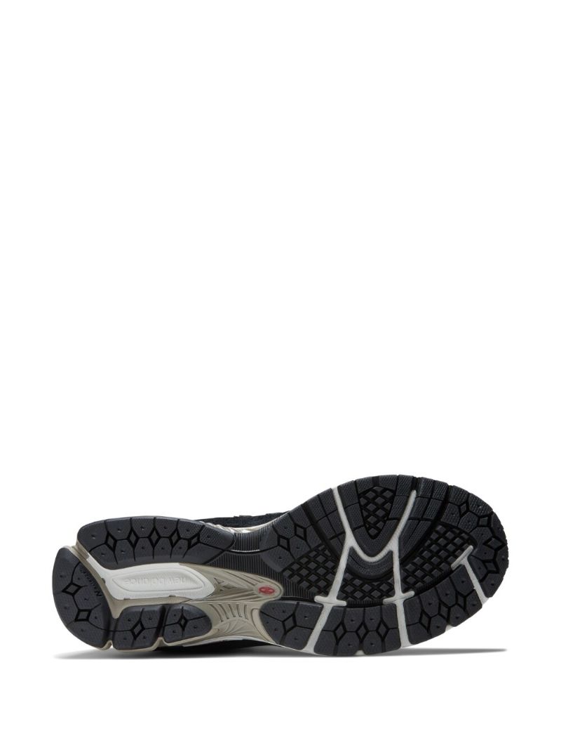 Black 2002rd Suede Sneakers