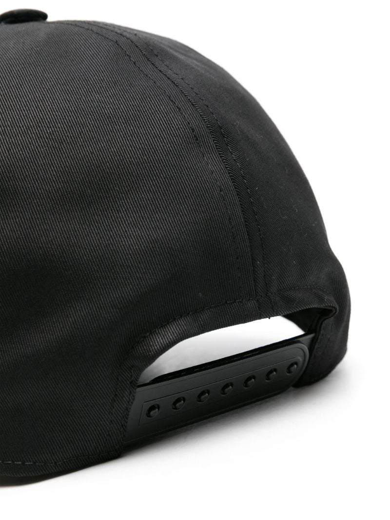 Black Hun-embroidered Baseball Cap