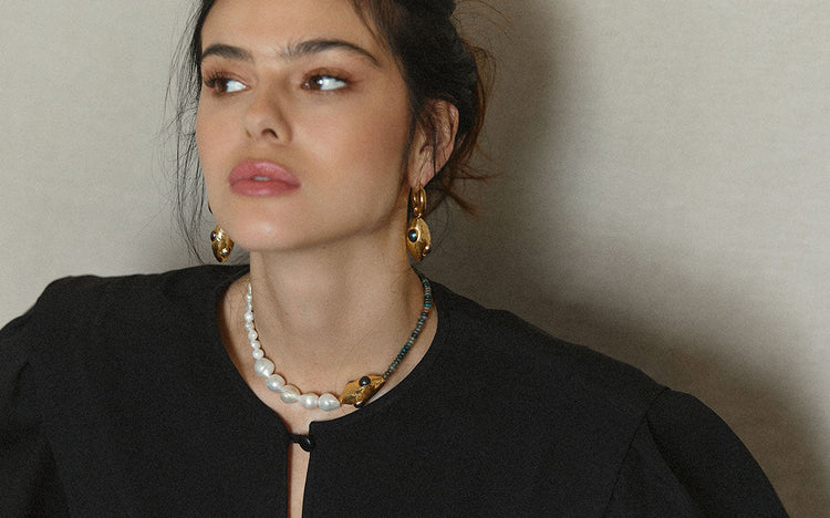 By Alona Woman