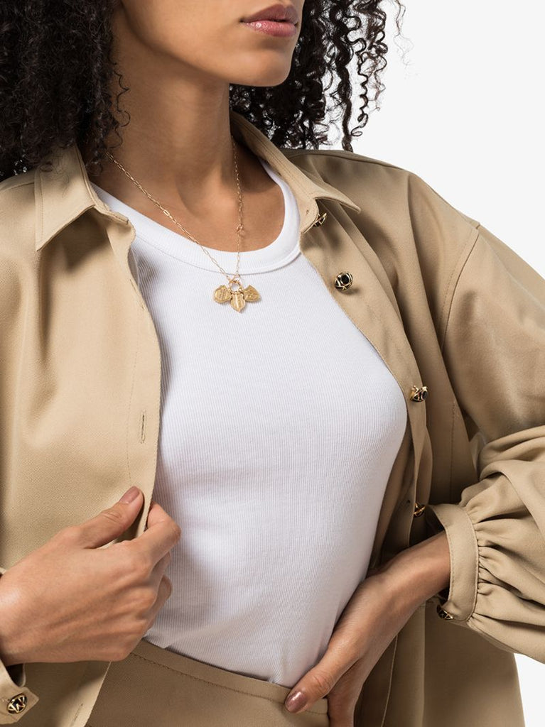 18k Yellow Gold Non Invia Est Via Shield Charm