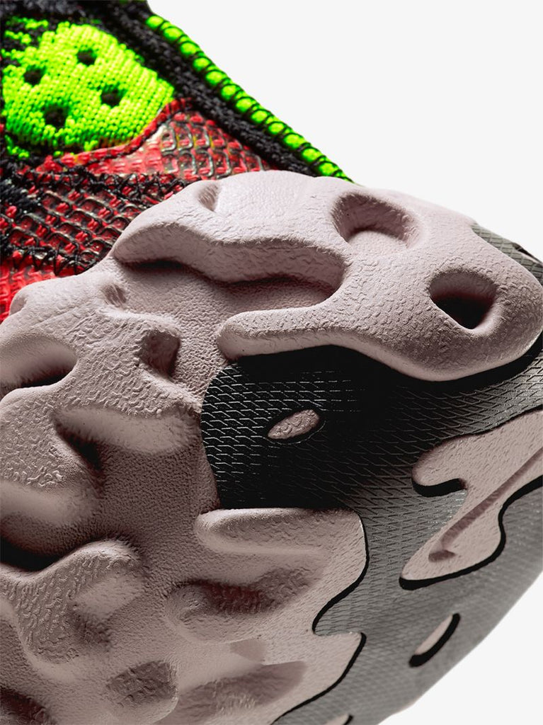 Black Overreact Flyknit Ispa Sneakers