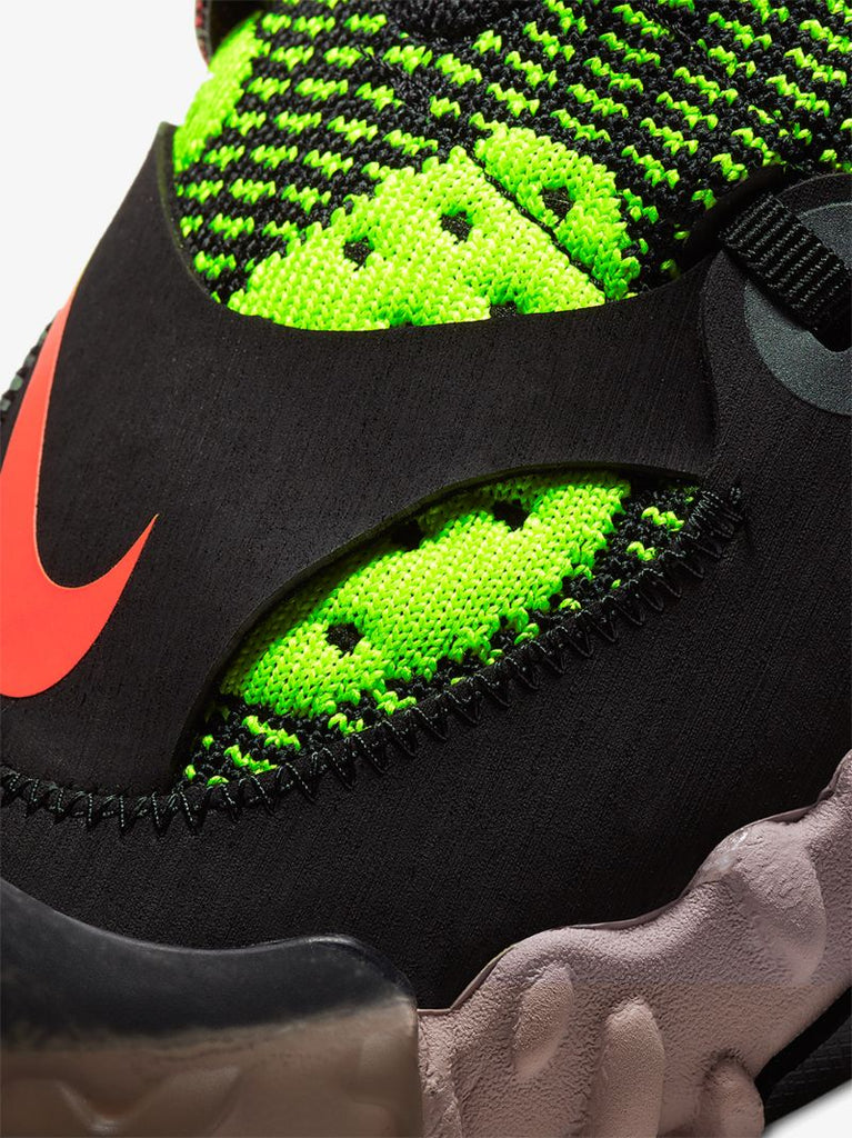 Black Overreact Flyknit Ispa Sneakers