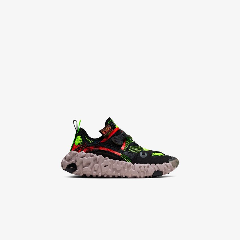 Black Overreact Flyknit Ispa Sneakers