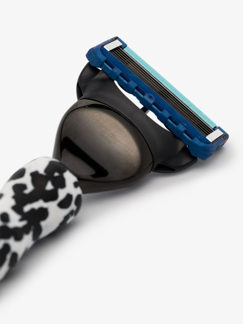Black and White Razor and Toothbrush Set