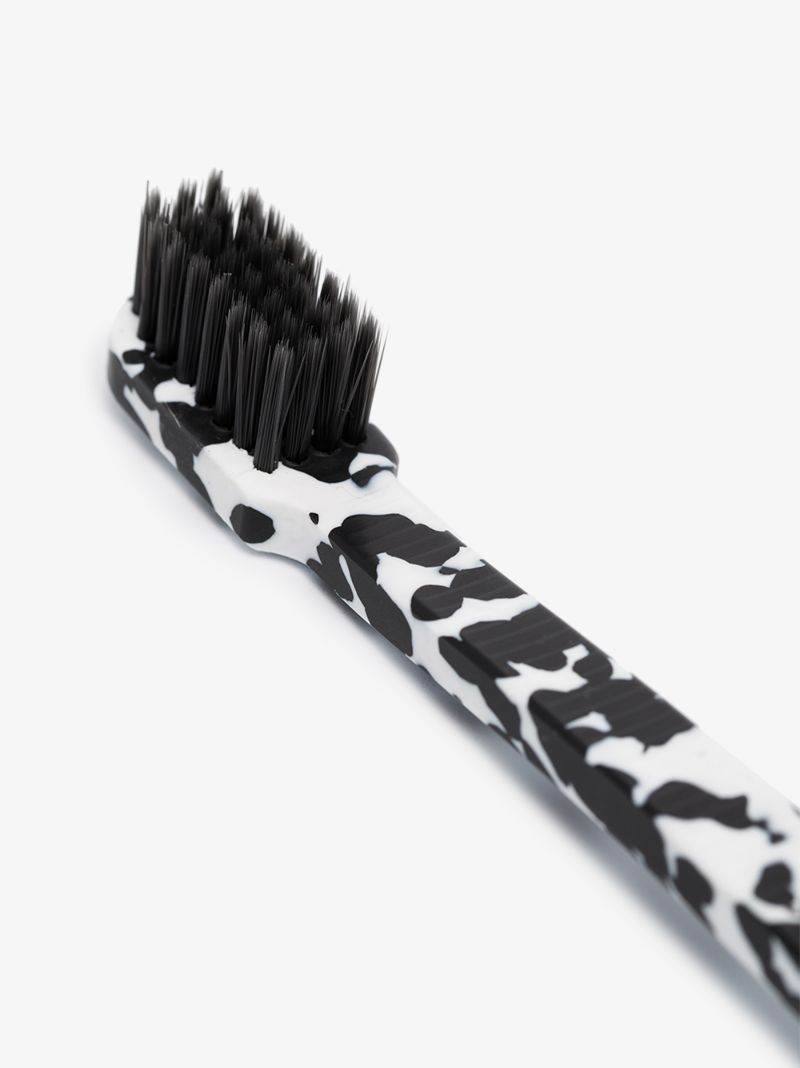 Black and White Razor and Toothbrush Set