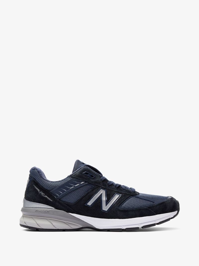 990 Sneakers