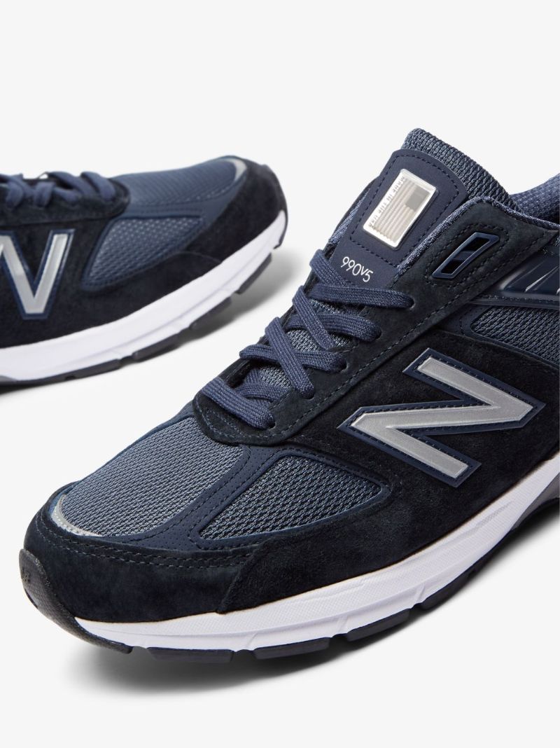 990 Sneakers