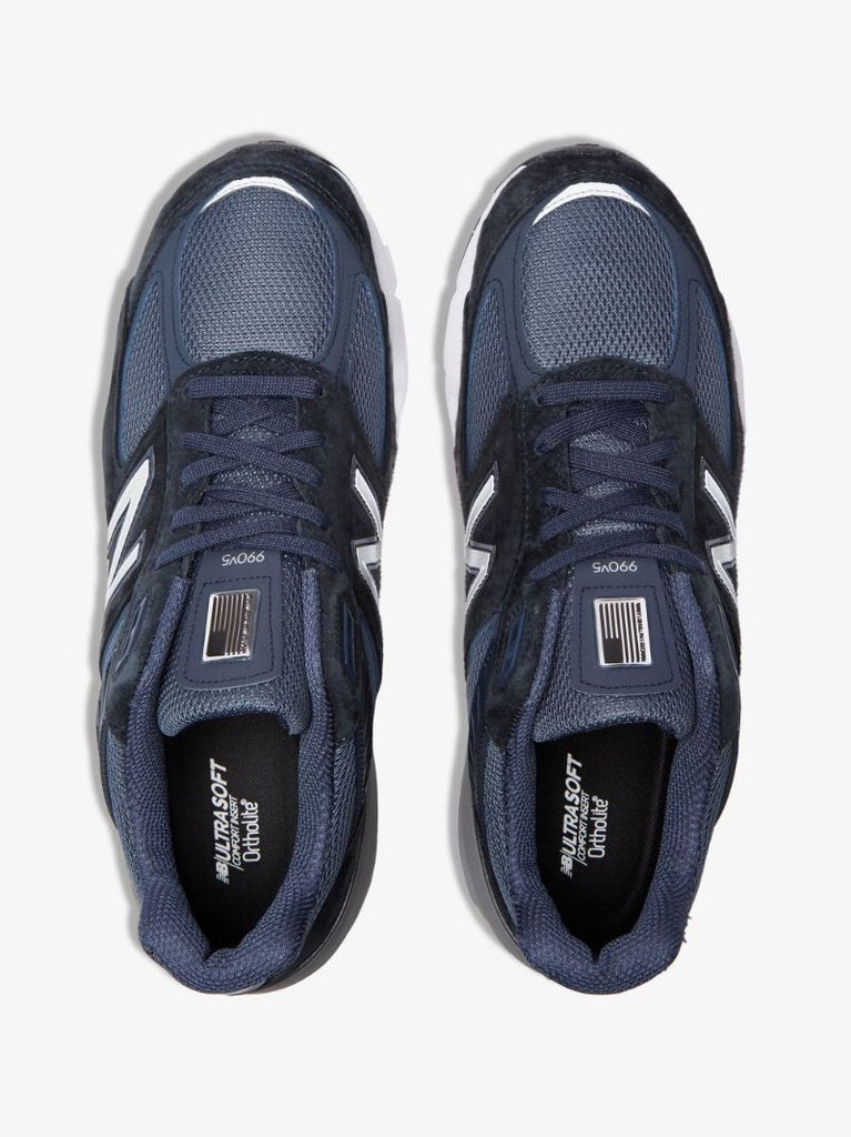 990 Sneakers