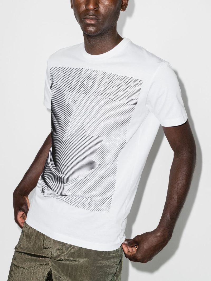 Leaf Graphic Print T-shirt