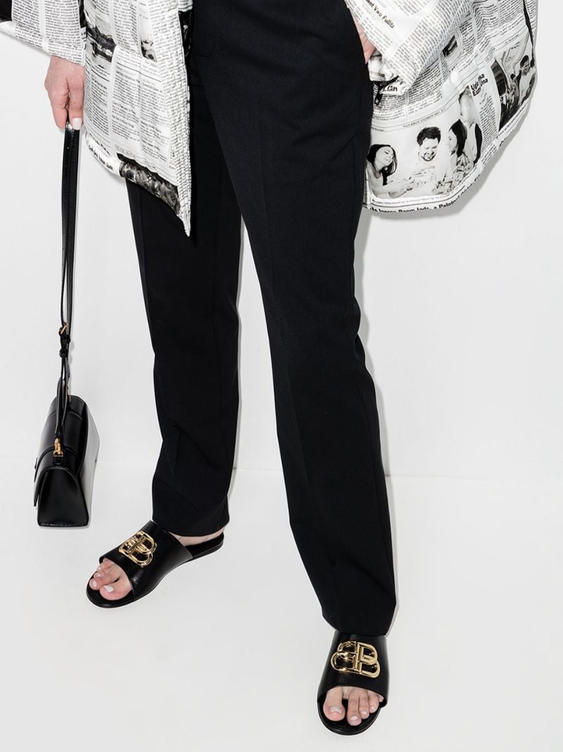 Black Oval Bb Leather Sandals