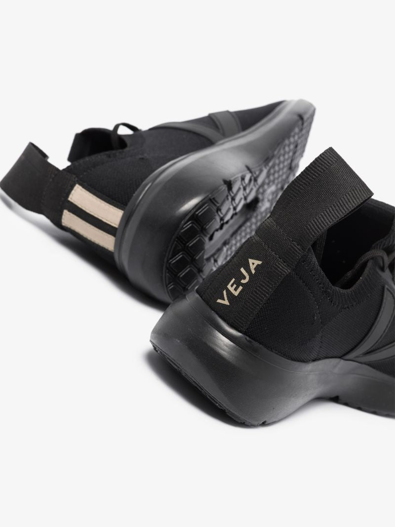 X Veja Black Runner Style 2 V-knit Sneakers