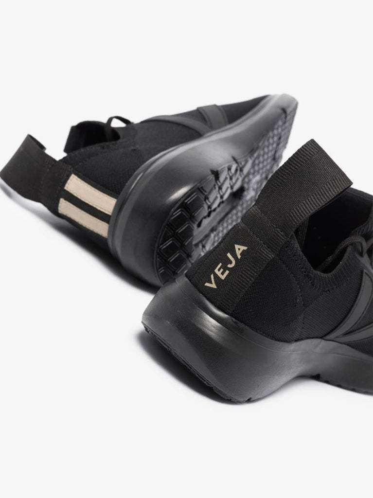 X Veja Black Runner Style 2 V-knit Sneakers