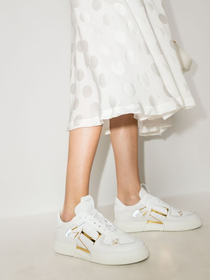 White Vl7n Low Top Leather Sneakers