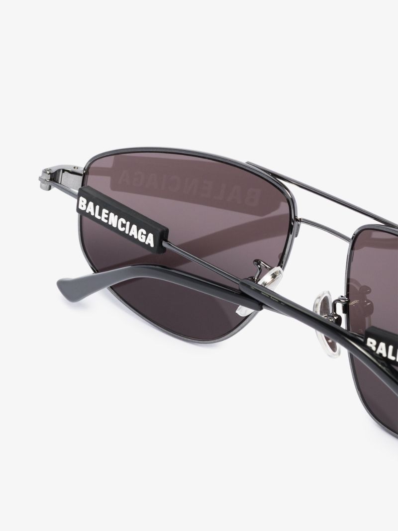 Black Aviator-style Sunglasses