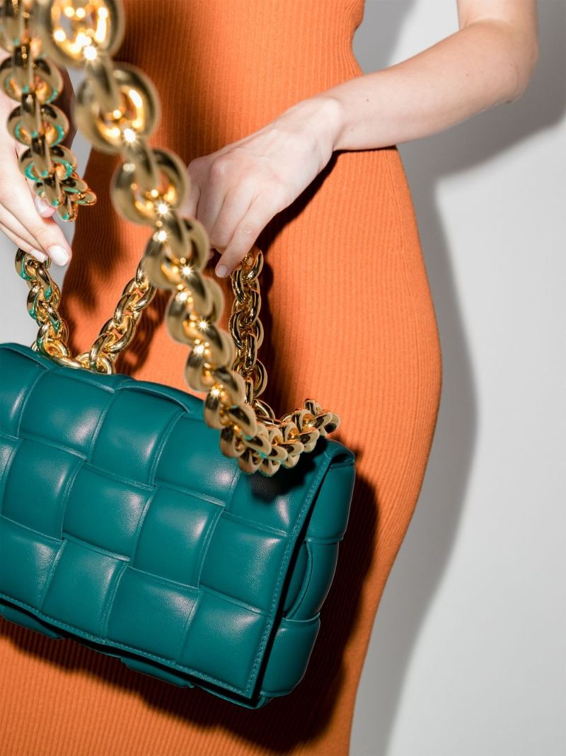 Blue the Chain Cassette Leather Shoulder Bag