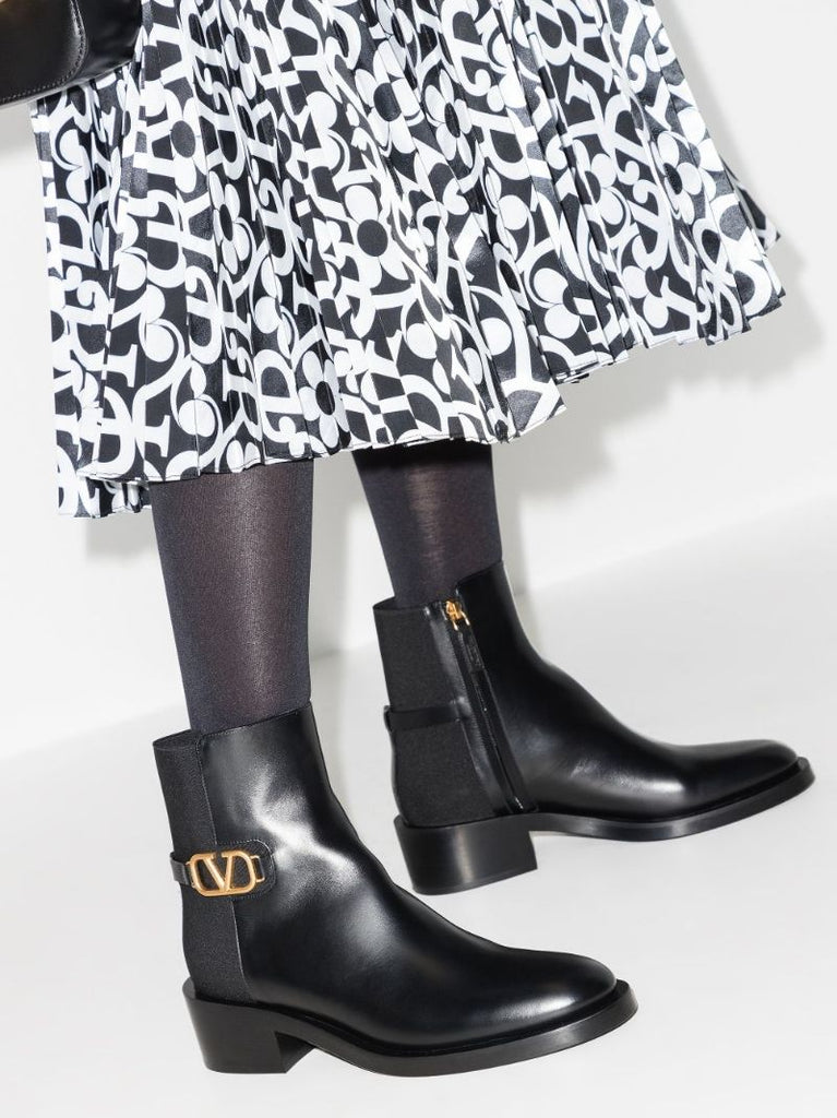 Black Vlogo Signature 30 Leather Ankle Boots