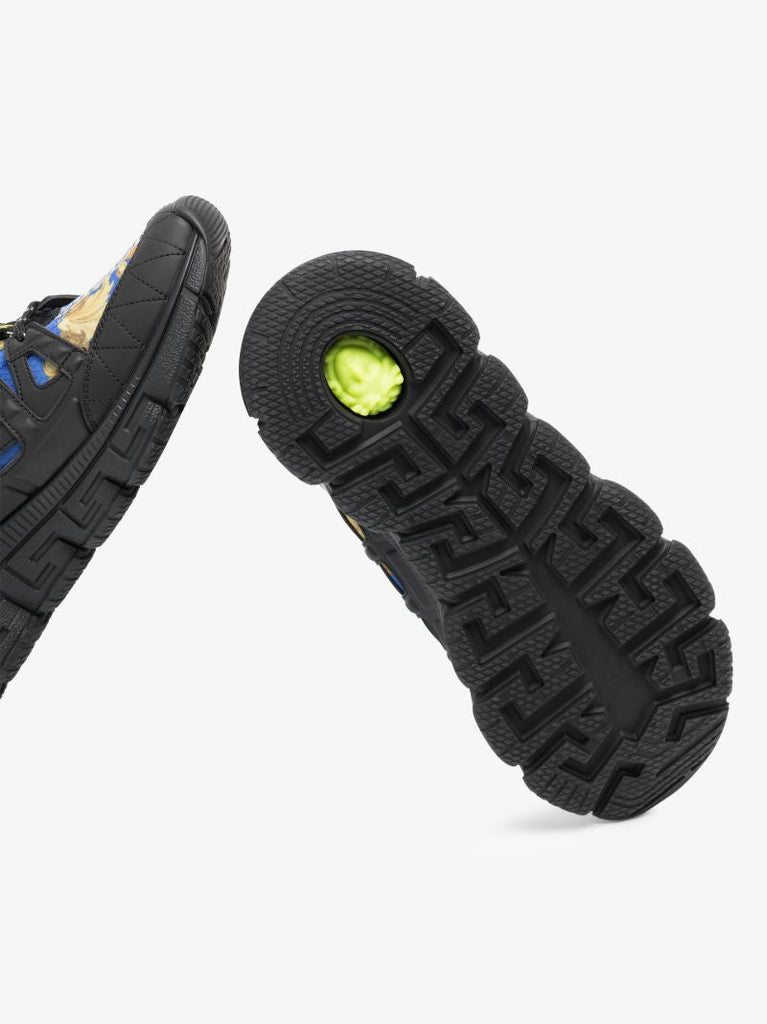Black Trigreca Medusa Renaissance Print Sneakers