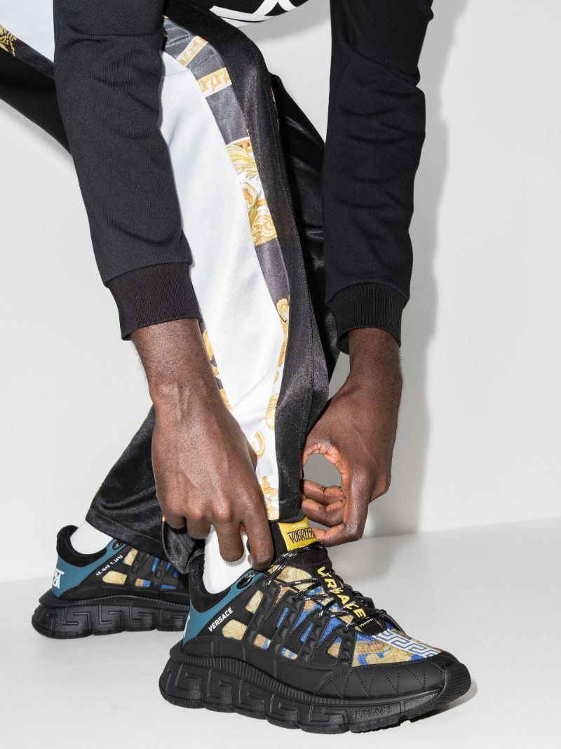 Black Trigreca Medusa Renaissance Print Sneakers