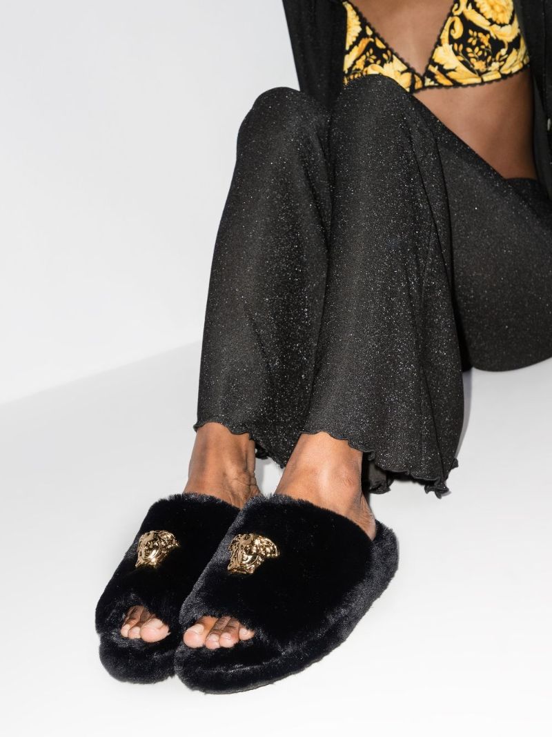 Black Medusa Platform Fluffy Slippers