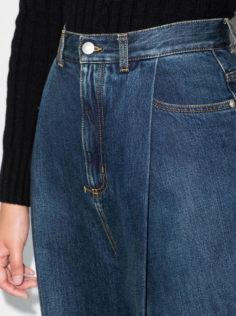 Oversized Pleated Jeans