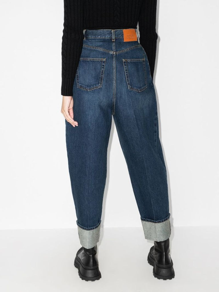 Oversized Pleated Jeans