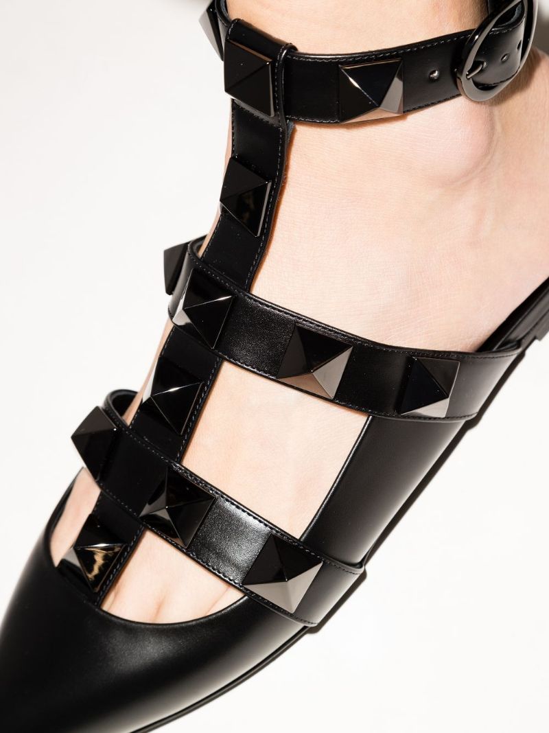 Black Roman Stud Leather Pumps