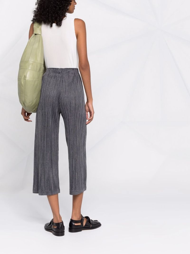 White Sleeveless Pleated Vest