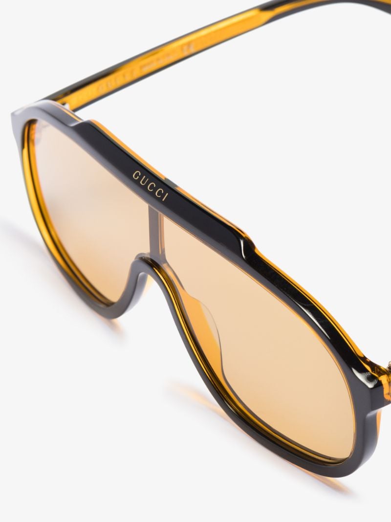 Black Pilot-style Sunglasses