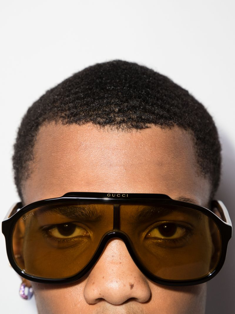 Black Pilot-style Sunglasses
