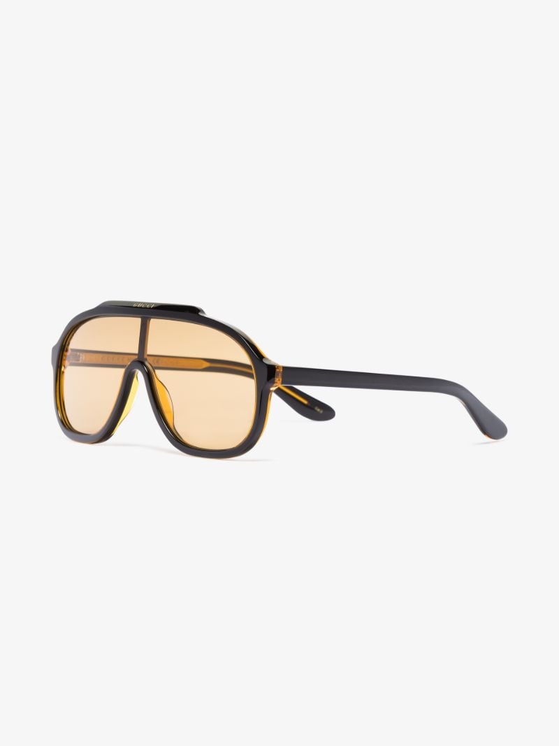 Black Pilot-style Sunglasses