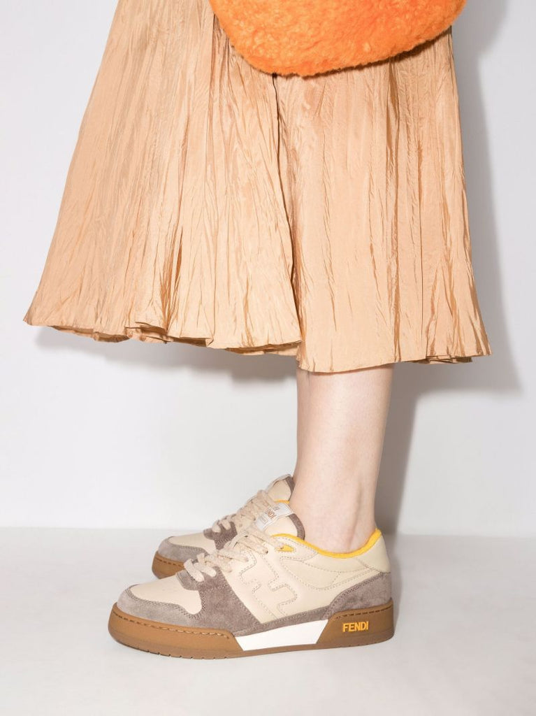 Neutral Match Suede Low-top Sneakers