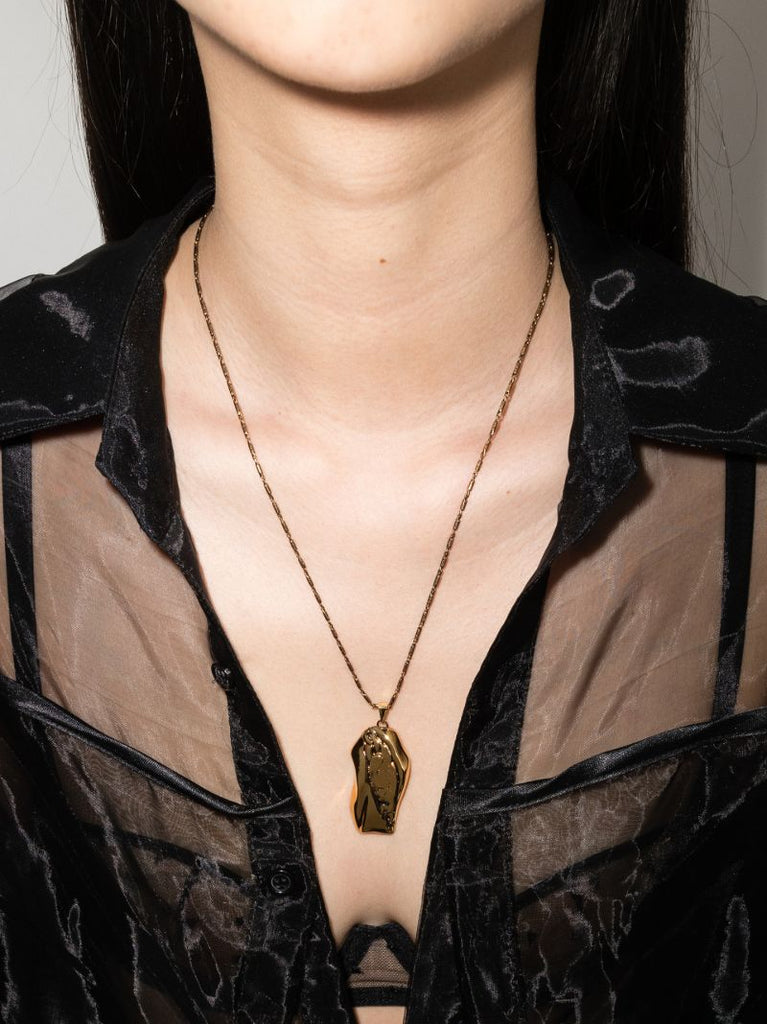 Gold Tone Molten Pendant Chain Necklace