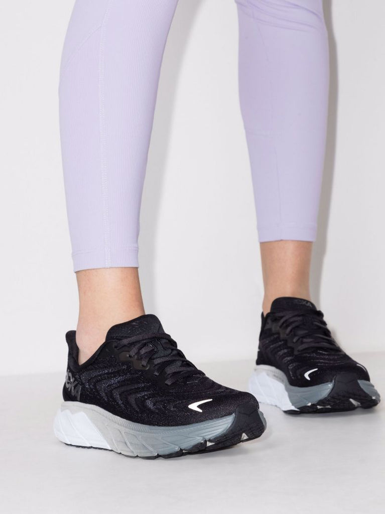 Black Arahi 6 Low Top Sneakers