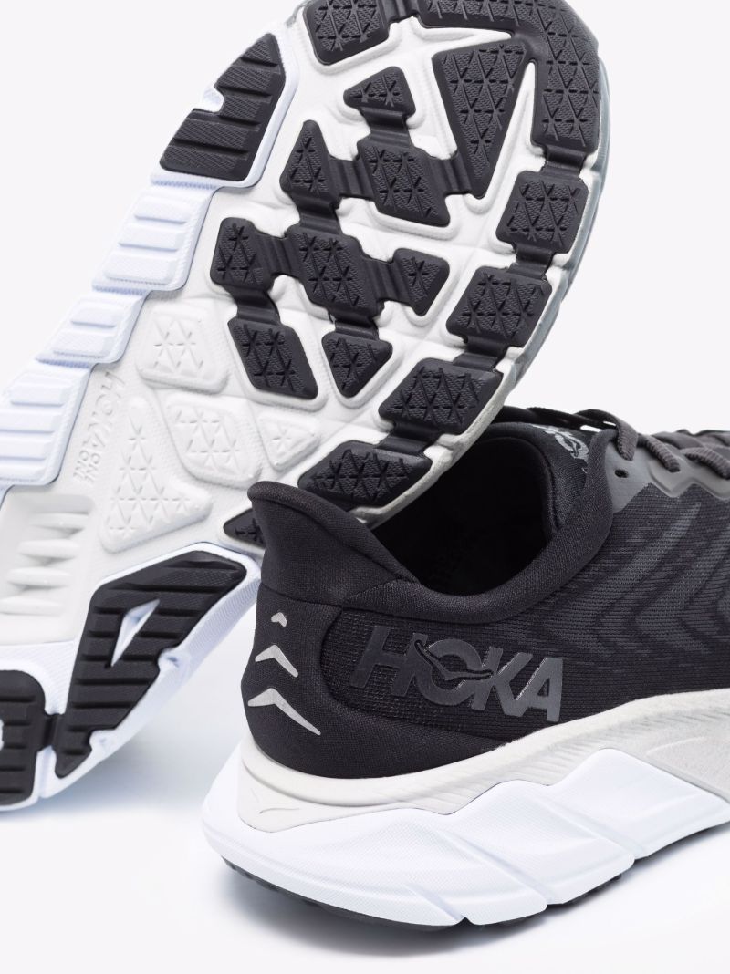 Black Arahi 6 Low Top Sneakers