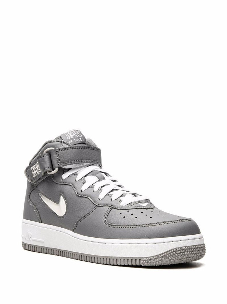 Air Force 1 Mid Qs 