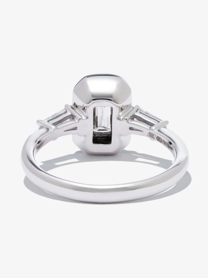 18k White Gold Oui Diamond Ring