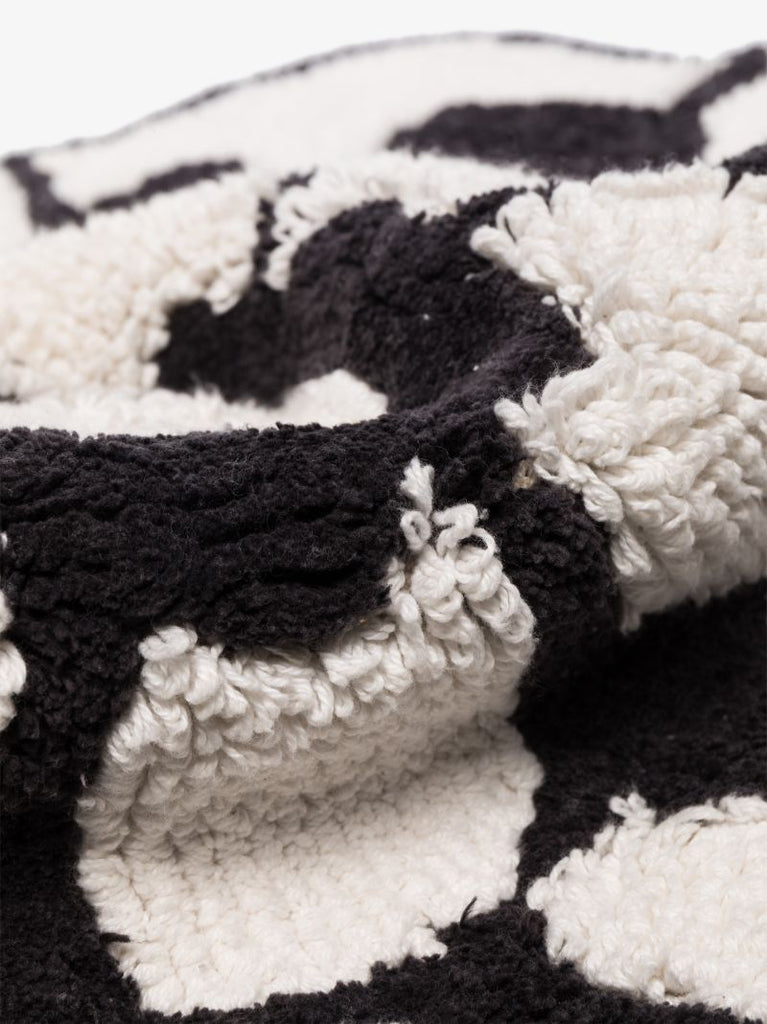 Black and White Otil Bath Mat