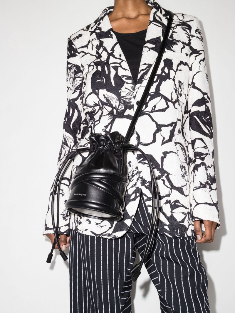 Black the Curve Leather Bucket Bag
