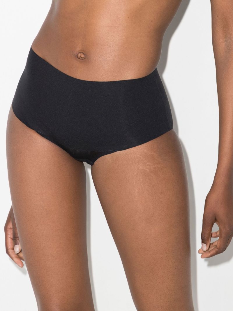 Undie-tectable Smoothing Briefs