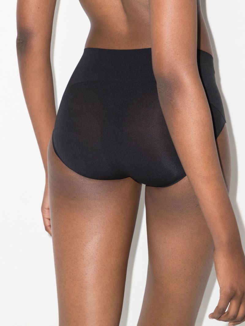 Undie-tectable Smoothing Briefs