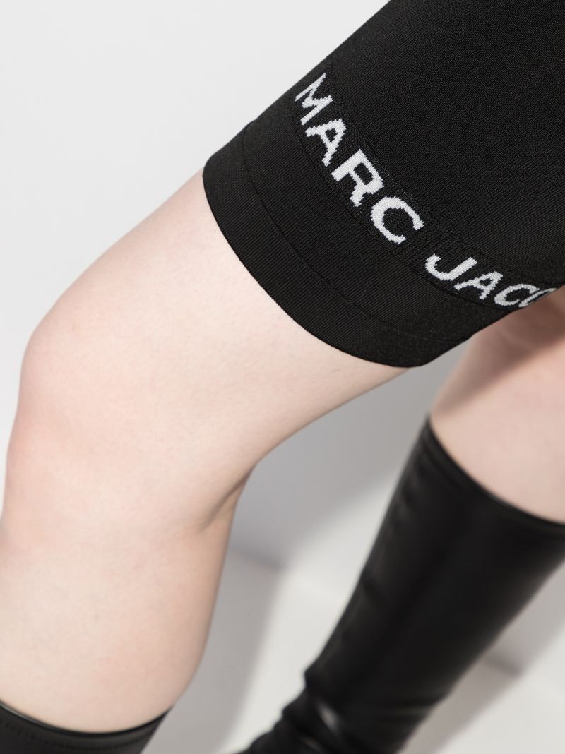 The T-shorts Long Logo Shorts
