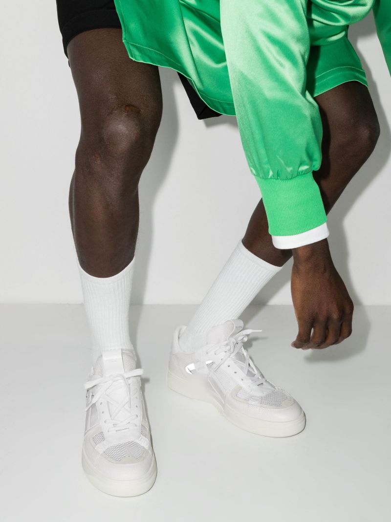 White Vl7n Low Top Leather Sneakers