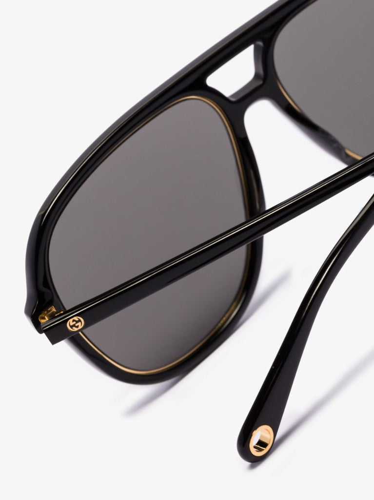 Black Aviator-style Sunglasses