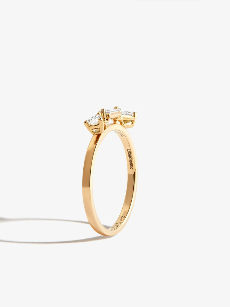18k Yellow Gold Dancing Diamonds Ring