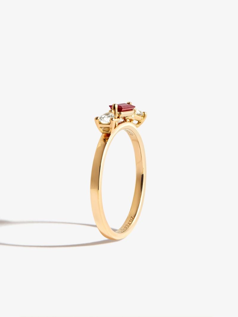 18k Yellow Gold Dancing Diamonds Ring