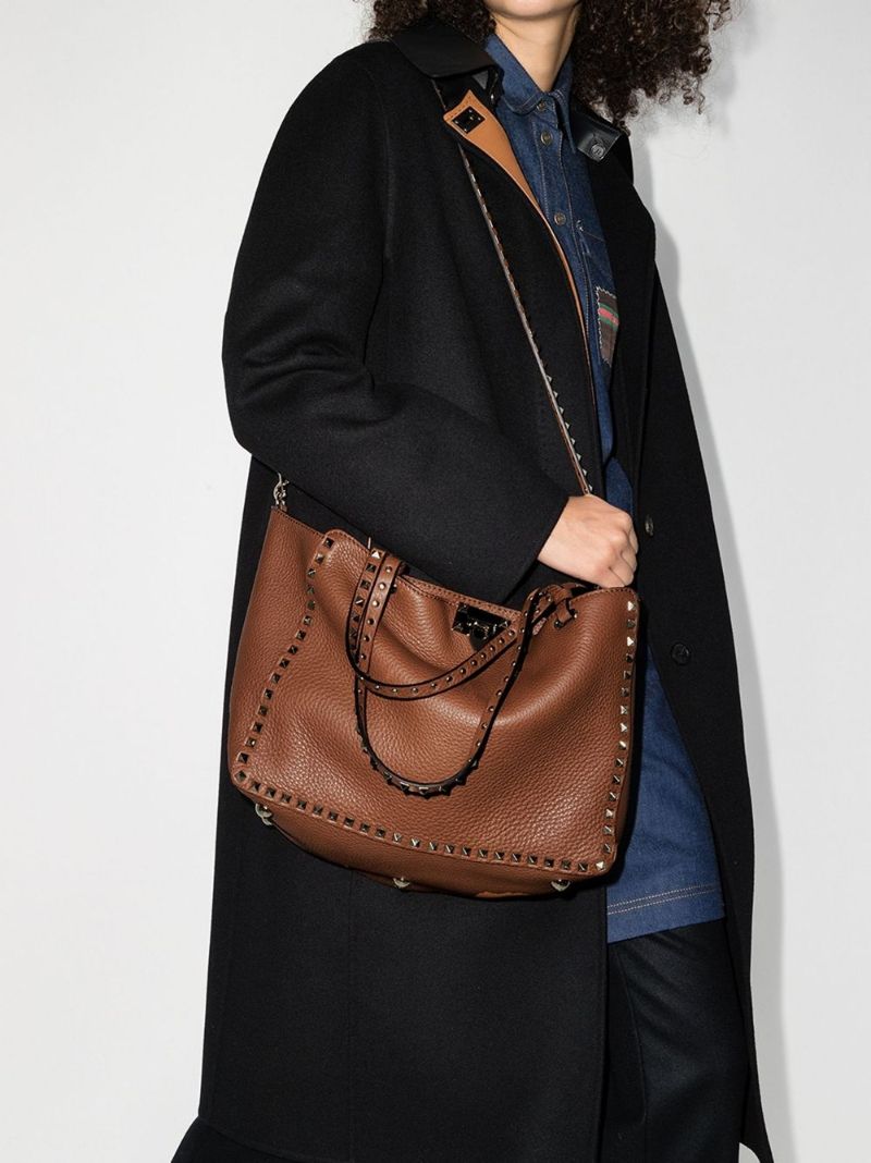 Medium Rockstud Shoulder Bag